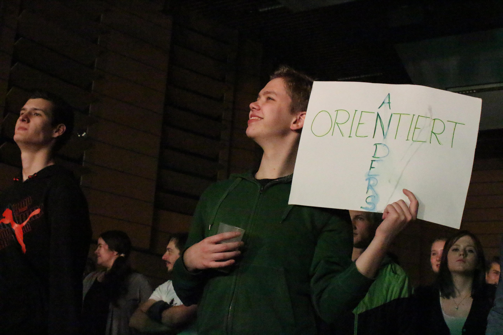 Konvoy fan, sign reads "Differently oriented"