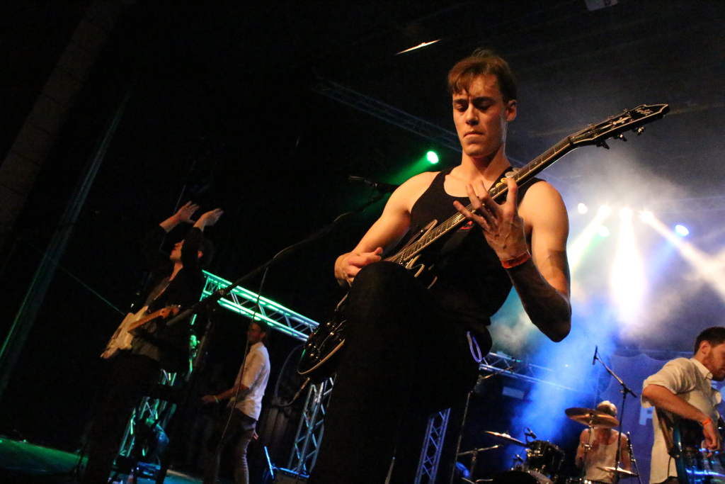 Tim Jürgens of Kids Plastique on guitar