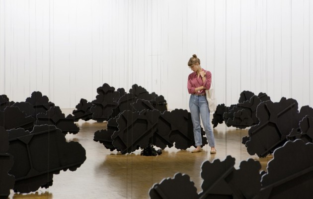 Latifa Echakhch : Galerie Eva Pressenhuber, Zurich Galerie Kammel Nemmour, Paris, Centre Pompidou (Espace 315) du 8 octobre 2014 au 5 janvier 2015) Latifa Echakhch